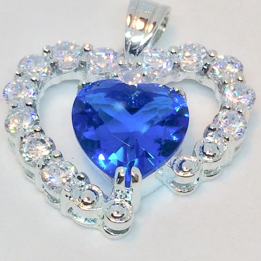 ❤️🌸BEAUTIFUL BLUE TOPAZ HEART PENDANT